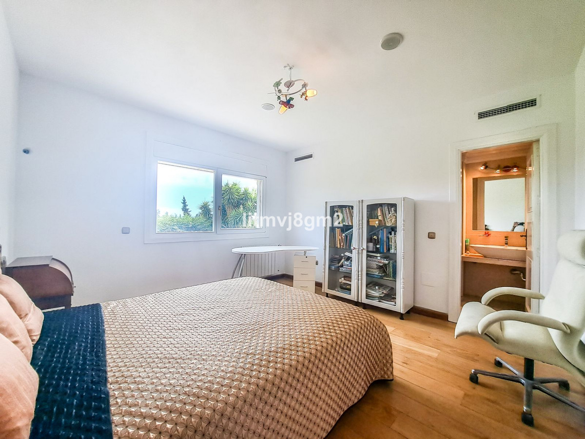 5 Bed Townhouse for sale in Benahavís Costa Del Sol, Málaga, Spain