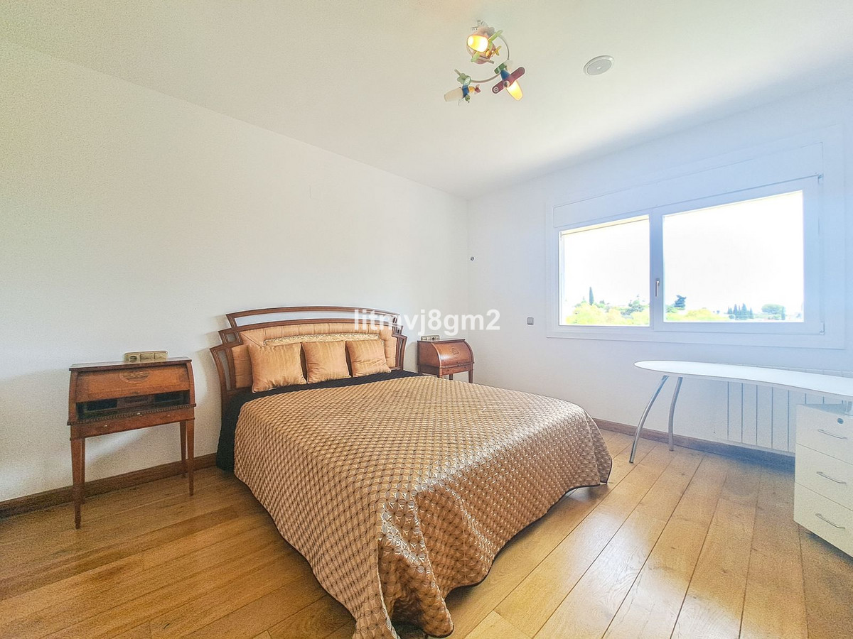 5 Bed Townhouse for sale in Benahavís Costa Del Sol, Málaga, Spain