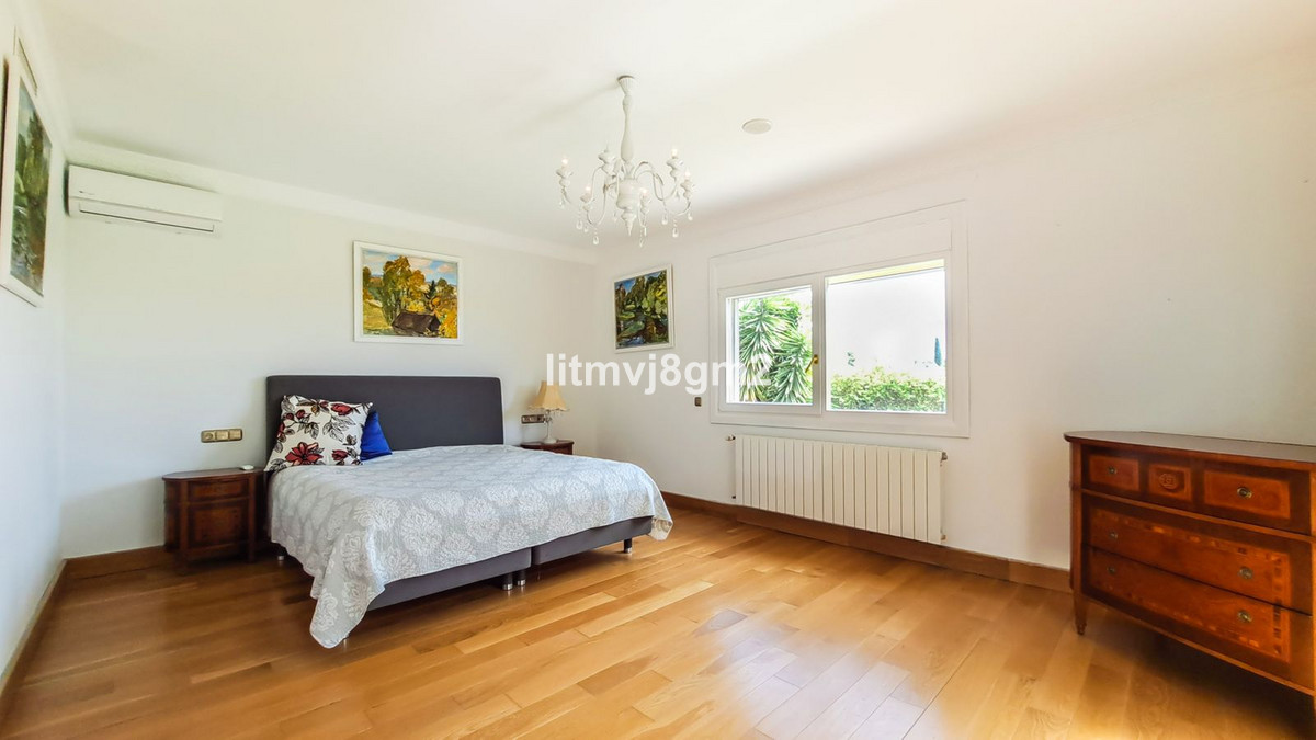 5 Bed Townhouse for sale in Benahavís Costa Del Sol, Málaga, Spain