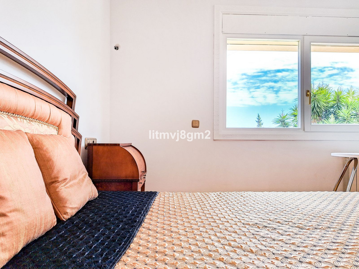 5 Bed Townhouse for sale in Benahavís Costa Del Sol, Málaga, Spain