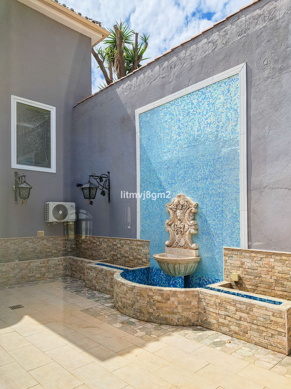 5 Bed Townhouse for sale in Benahavís Costa Del Sol, Málaga, Spain