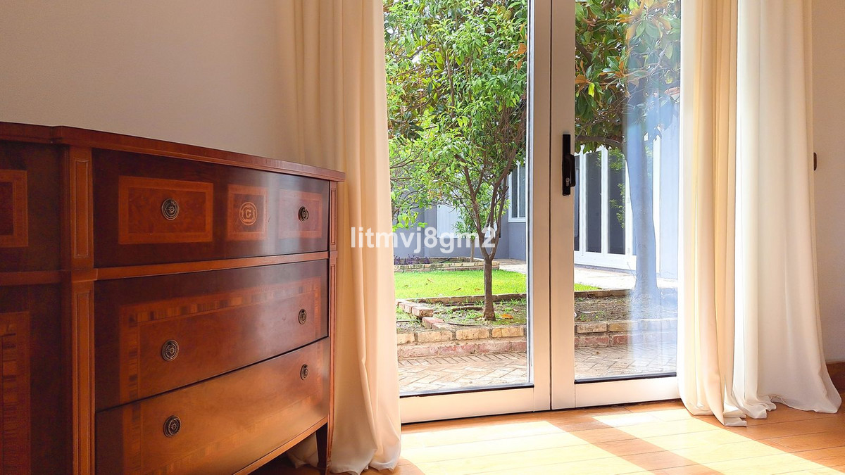 5 Bed Townhouse for sale in Benahavís Costa Del Sol, Málaga, Spain