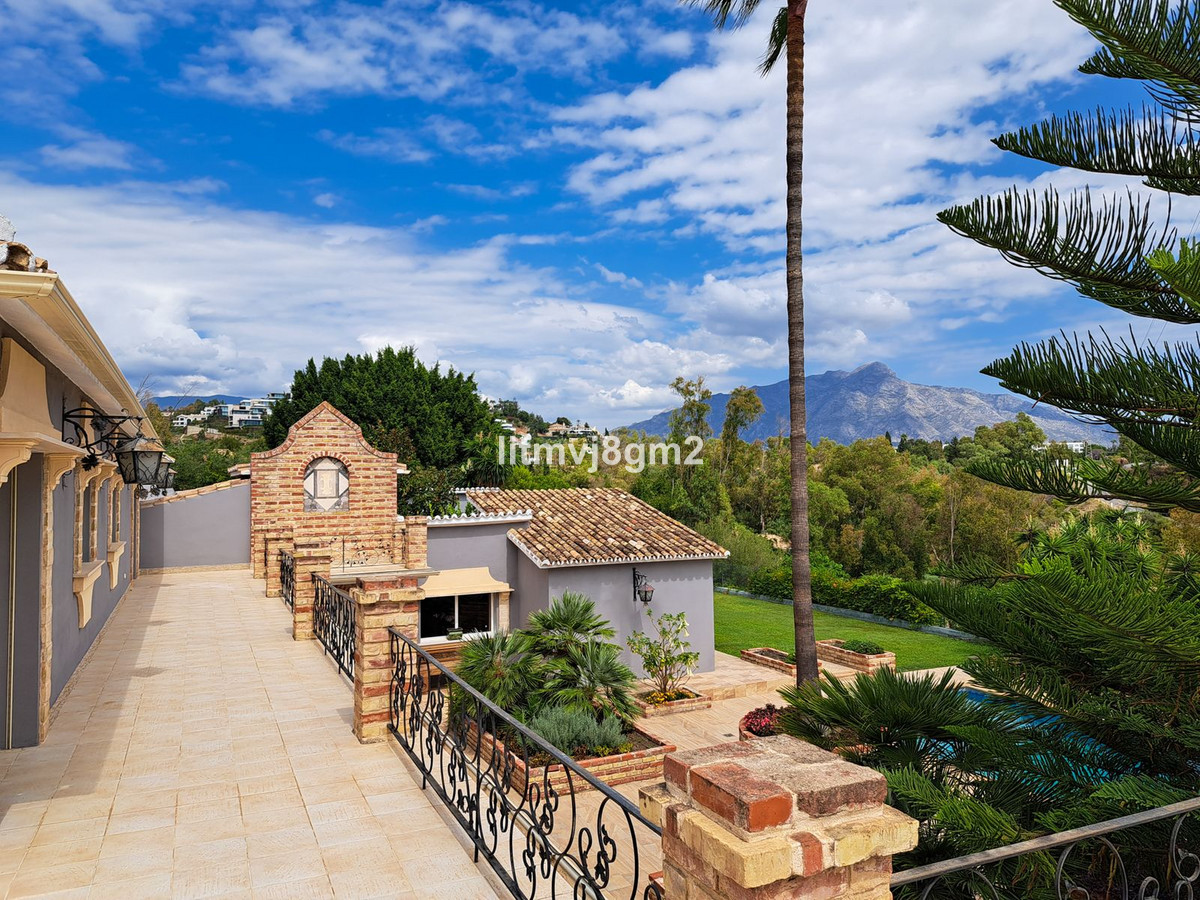5 Bed Townhouse for sale in Benahavís Costa Del Sol, Málaga, Spain