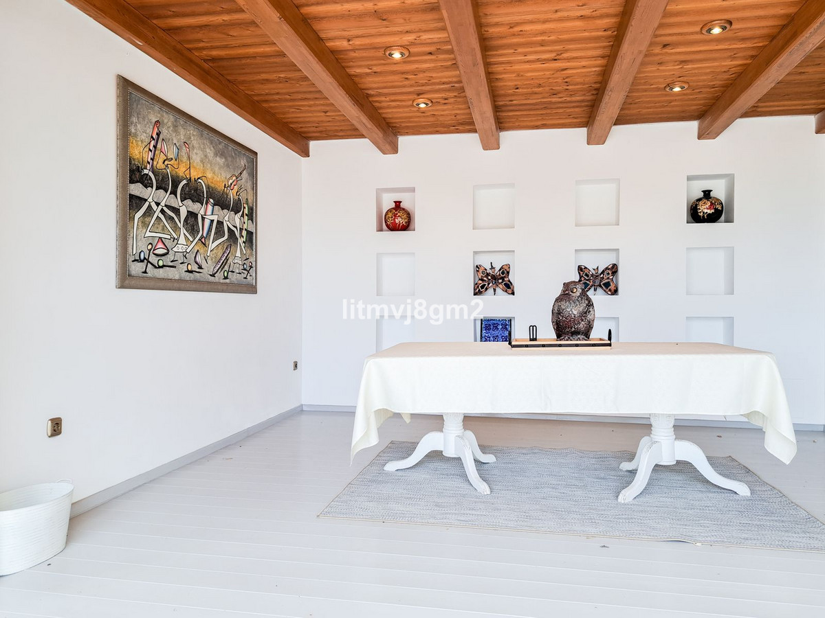 5 Bed Townhouse for sale in Benahavís Costa Del Sol, Málaga, Spain