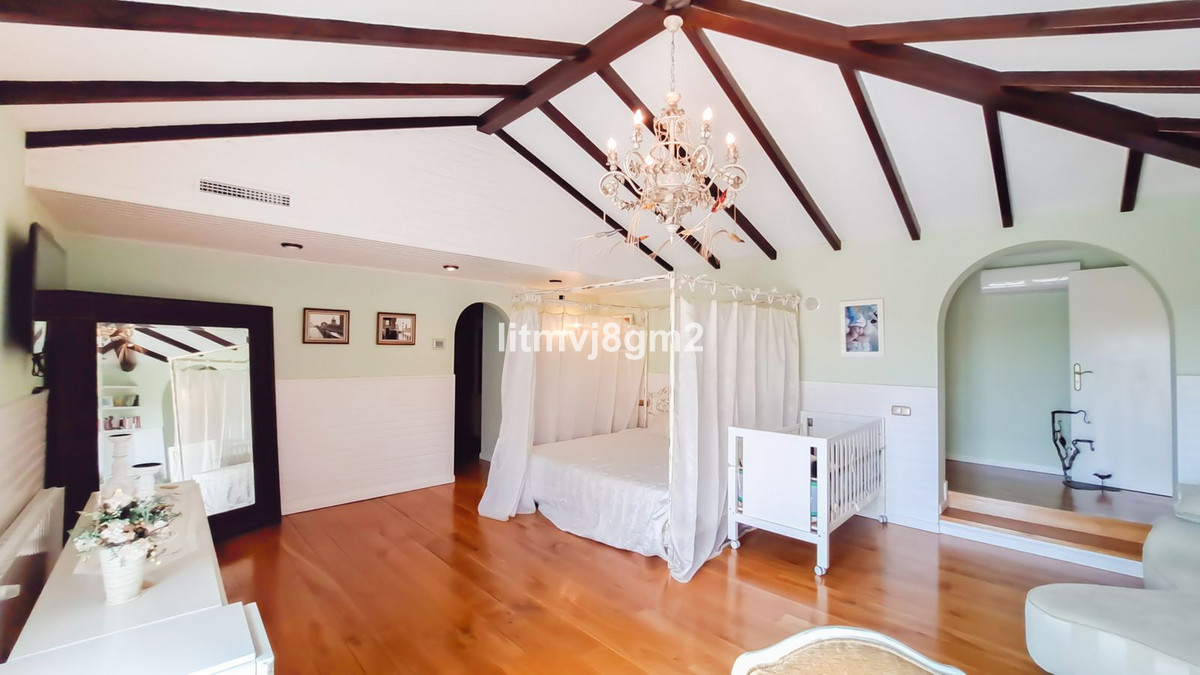 5 Bed Townhouse for sale in Benahavís Costa Del Sol, Málaga, Spain
