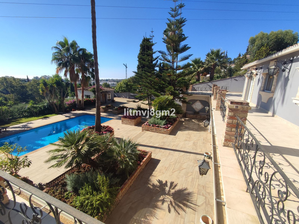 5 Bed Townhouse for sale in Benahavís Costa Del Sol, Málaga, Spain