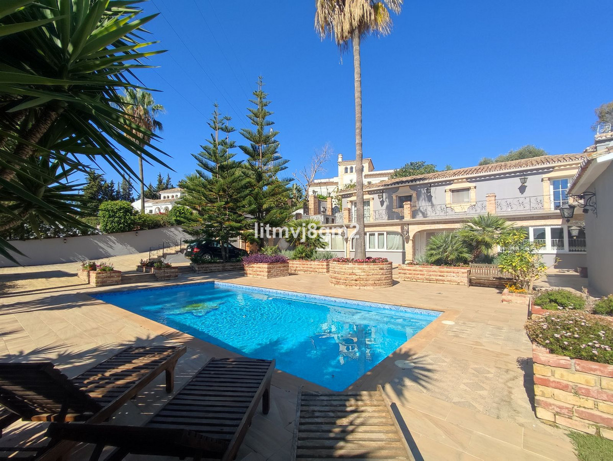 5 Bed Townhouse for sale in Benahavís Costa Del Sol, Málaga, Spain