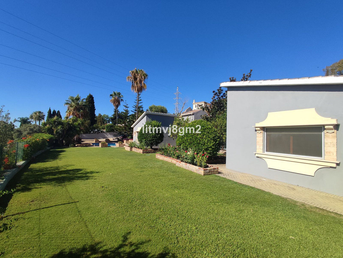5 Bed Townhouse for sale in Benahavís Costa Del Sol, Málaga, Spain