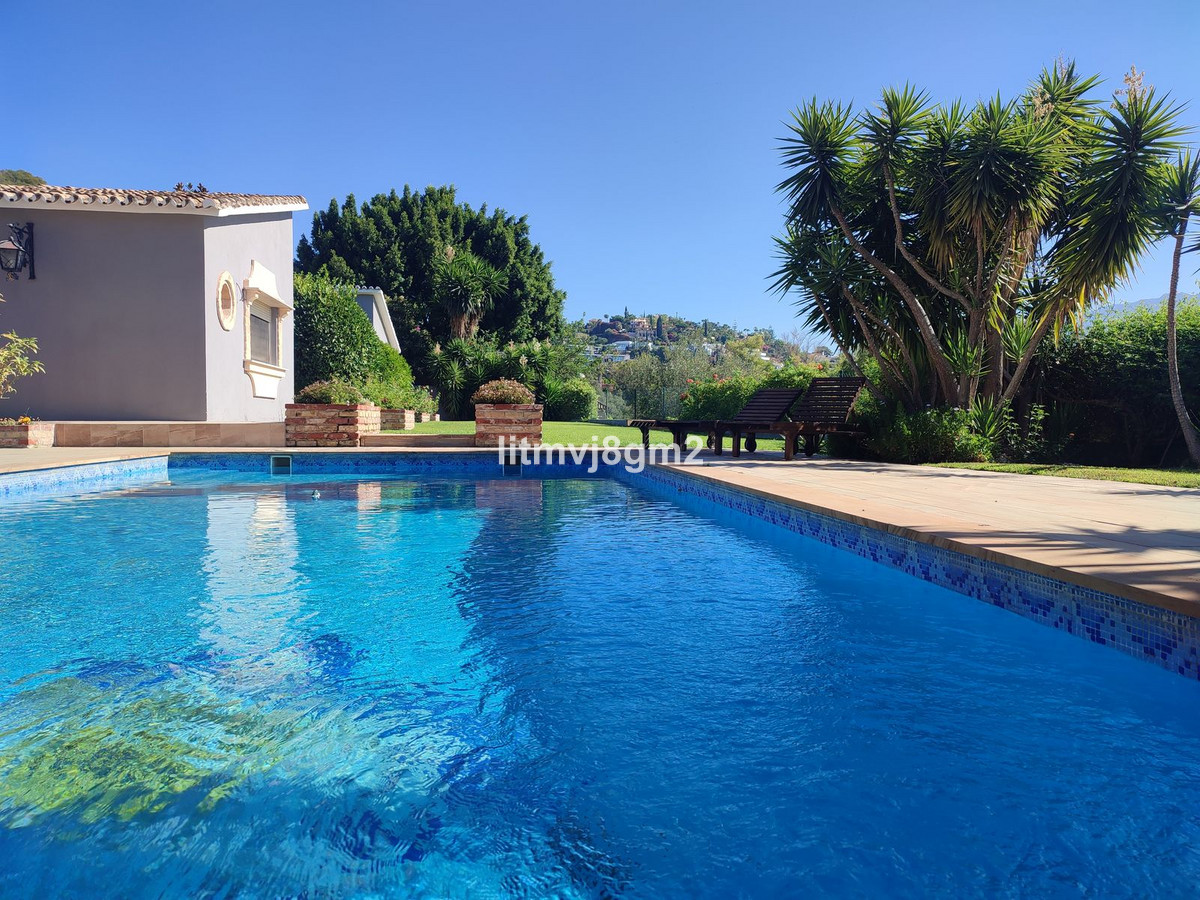 5 Bed Townhouse for sale in Benahavís Costa Del Sol, Málaga, Spain