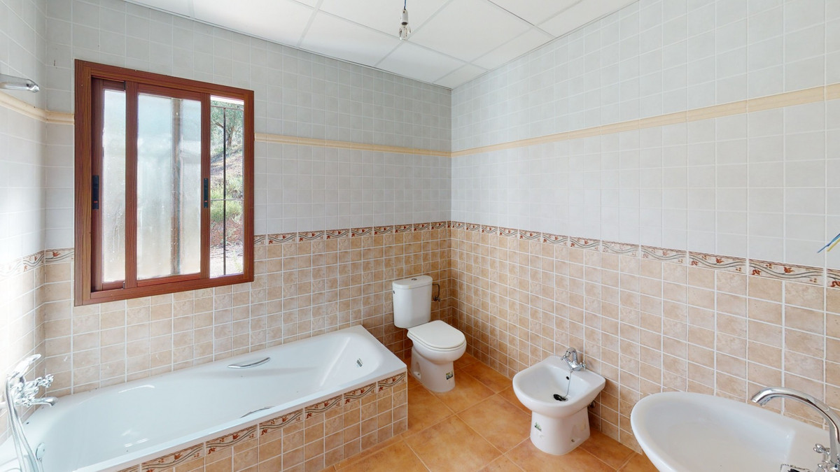 4 Bed Townhouse for sale in Colmenar Costa Del Sol East, Málaga, Spain