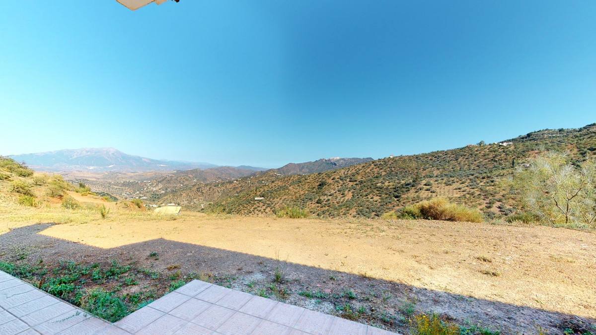 4 Bed Townhouse for sale in Colmenar Costa Del Sol East, Málaga, Spain