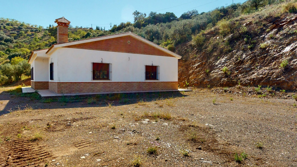 4 Bed Townhouse for sale in Colmenar Costa Del Sol East, Málaga, Spain