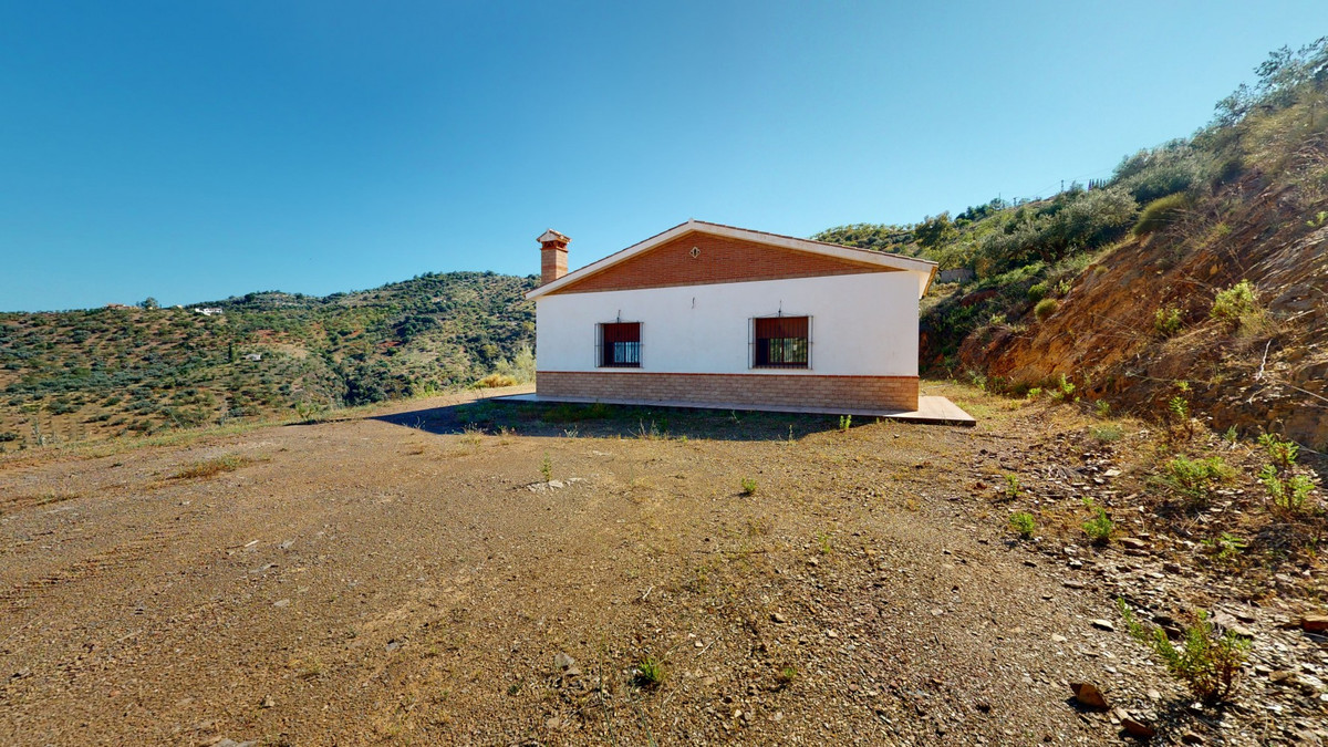 4 Bed Townhouse for sale in Colmenar Costa Del Sol East, Málaga, Spain