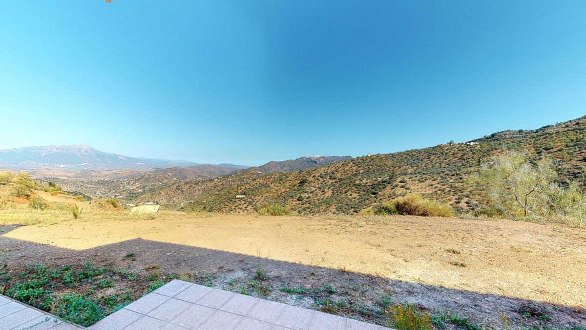 4 Bed Townhouse for sale in Colmenar Costa Del Sol East, Málaga, Spain