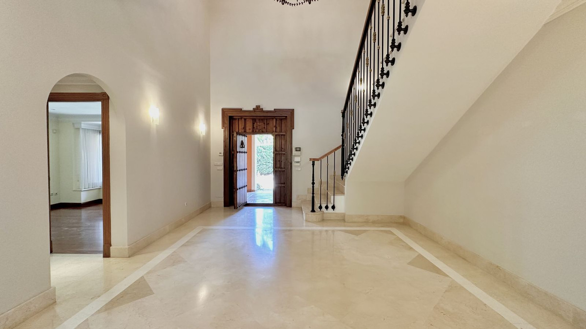 5 Bed Townhouse for sale in The Golden Mile Costa Del Sol, Málaga, Spain