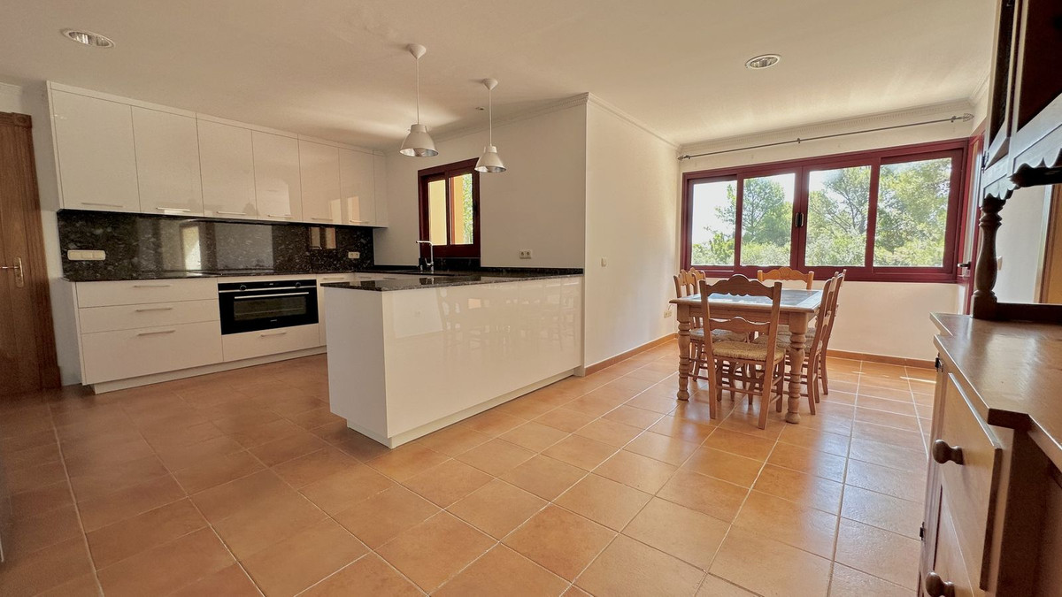 5 Bed Townhouse for sale in The Golden Mile Costa Del Sol, Málaga, Spain