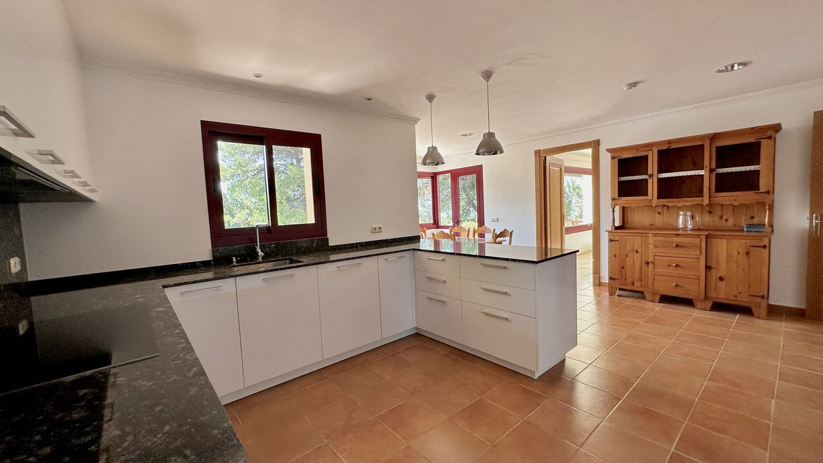 5 Bed Townhouse for sale in The Golden Mile Costa Del Sol, Málaga, Spain