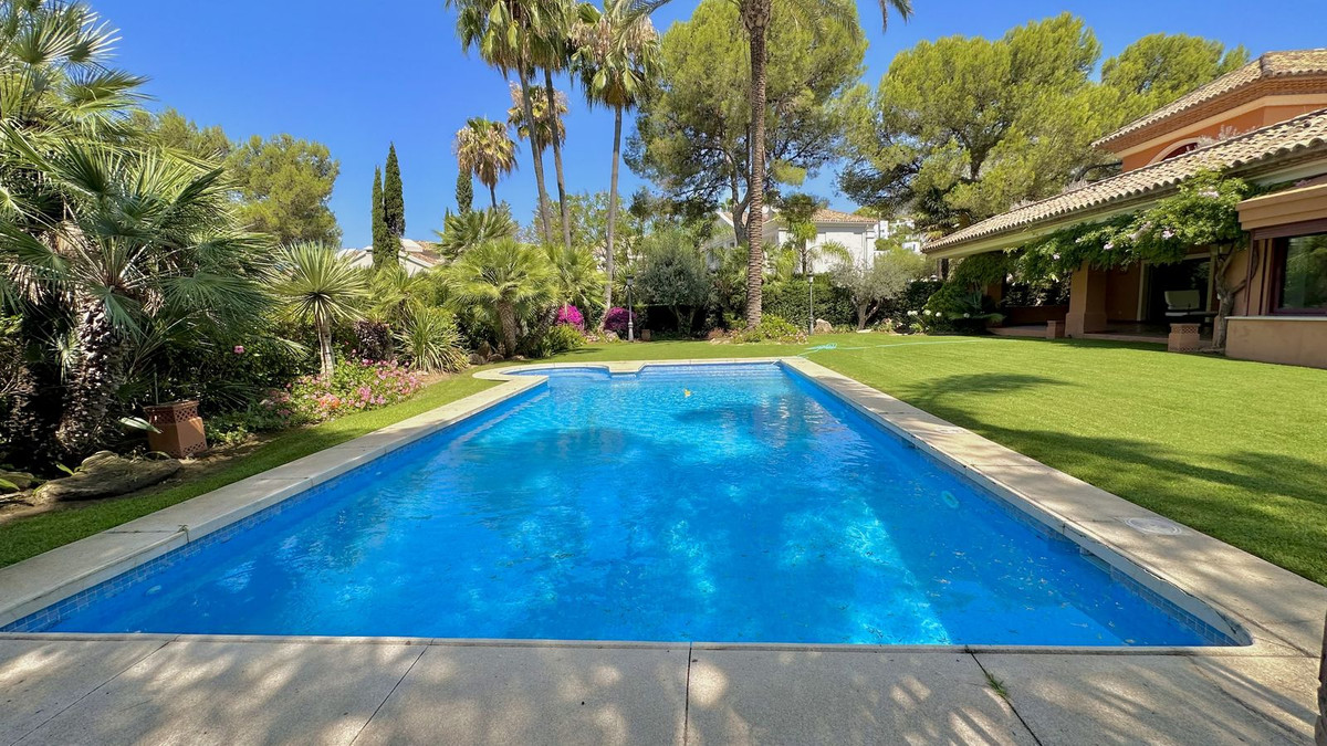 5 Bed Townhouse for sale in The Golden Mile Costa Del Sol, Málaga, Spain