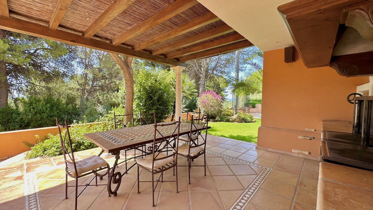 5 Bed Townhouse for sale in The Golden Mile Costa Del Sol, Málaga, Spain