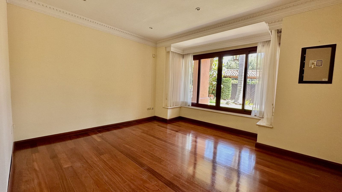 5 Bed Townhouse for sale in The Golden Mile Costa Del Sol, Málaga, Spain