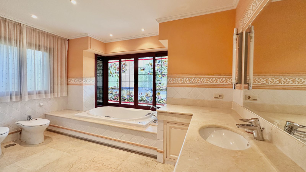 5 Bed Townhouse for sale in The Golden Mile Costa Del Sol, Málaga, Spain