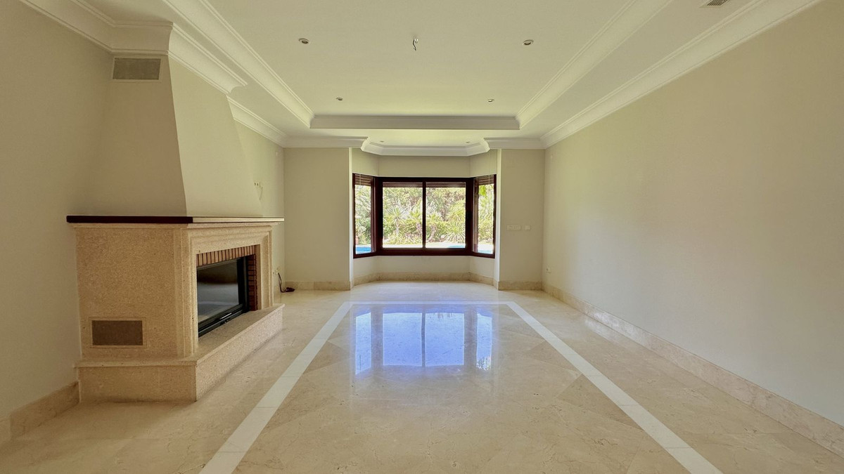 5 Bed Townhouse for sale in The Golden Mile Costa Del Sol, Málaga, Spain