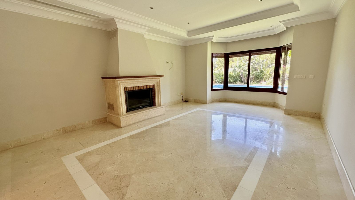 5 Bed Townhouse for sale in The Golden Mile Costa Del Sol, Málaga, Spain