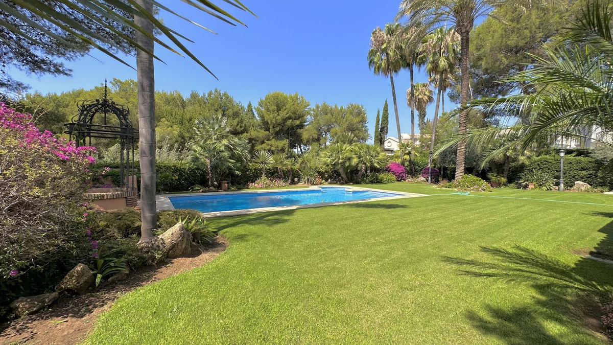 5 Bed Townhouse for sale in The Golden Mile Costa Del Sol, Málaga, Spain