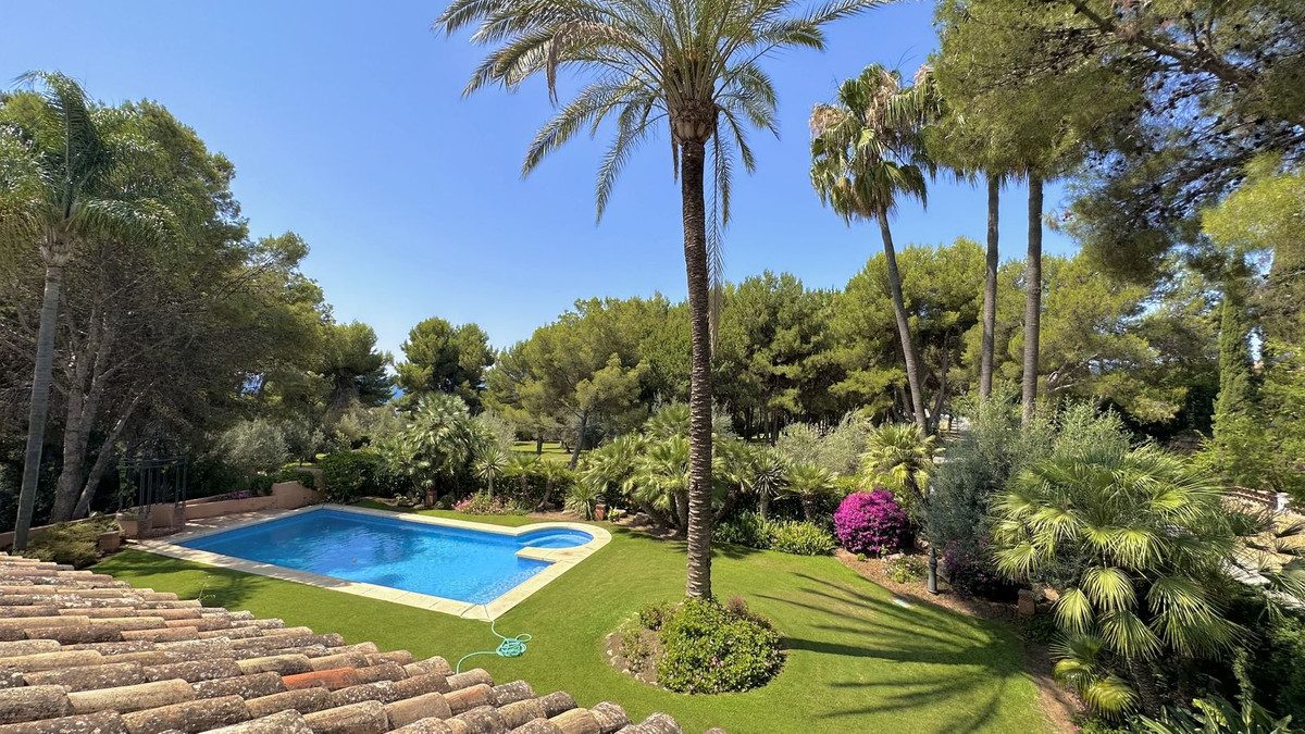 5 Bed Townhouse for sale in The Golden Mile Costa Del Sol, Málaga, Spain