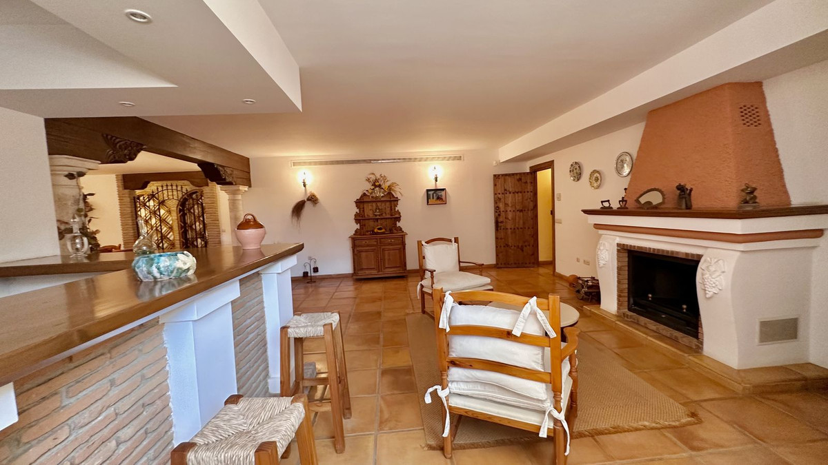 5 Bed Townhouse for sale in The Golden Mile Costa Del Sol, Málaga, Spain
