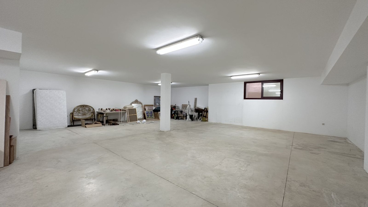 5 Bed Townhouse for sale in The Golden Mile Costa Del Sol, Málaga, Spain