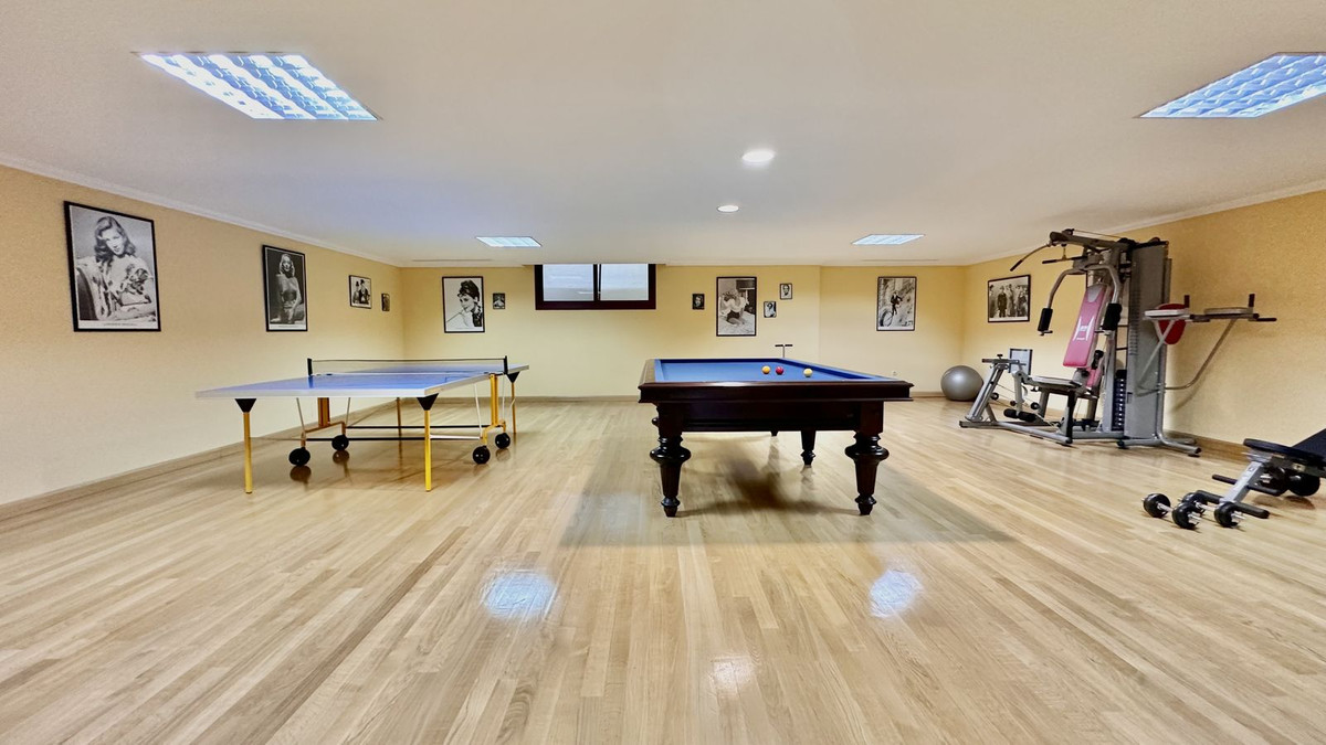 5 Bed Townhouse for sale in The Golden Mile Costa Del Sol, Málaga, Spain