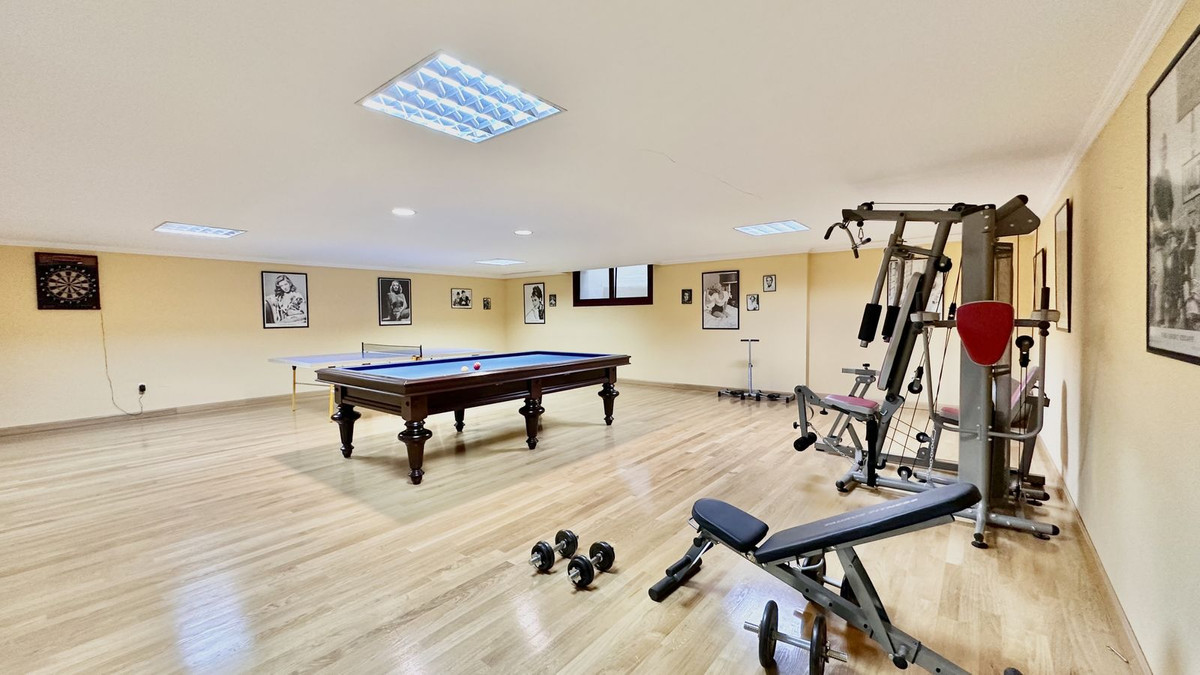5 Bed Townhouse for sale in The Golden Mile Costa Del Sol, Málaga, Spain