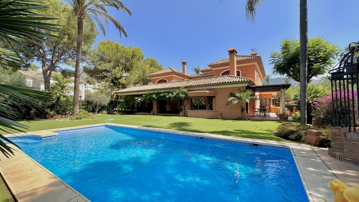 5 Bed Townhouse for sale in The Golden Mile Costa Del Sol, Málaga, Spain
