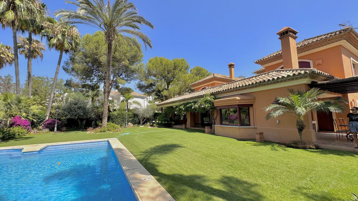5 Bed Townhouse for sale in The Golden Mile Costa Del Sol, Málaga, Spain