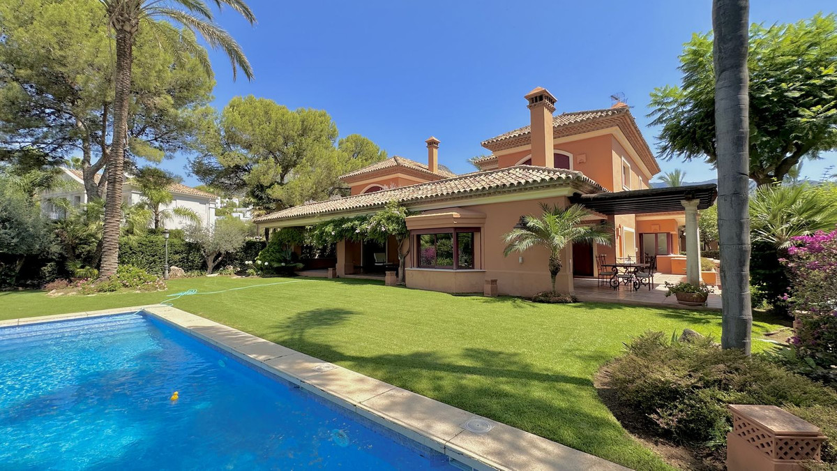 5 Bed Townhouse for sale in The Golden Mile Costa Del Sol, Málaga, Spain