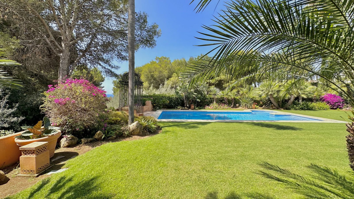 5 Bed Townhouse for sale in The Golden Mile Costa Del Sol, Málaga, Spain