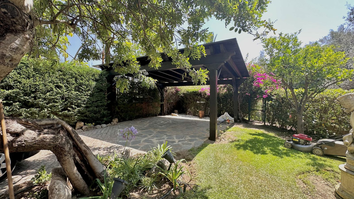 5 Bed Townhouse for sale in The Golden Mile Costa Del Sol, Málaga, Spain