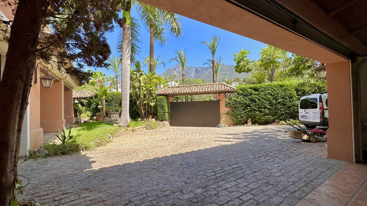 5 Bed Townhouse for sale in The Golden Mile Costa Del Sol, Málaga, Spain