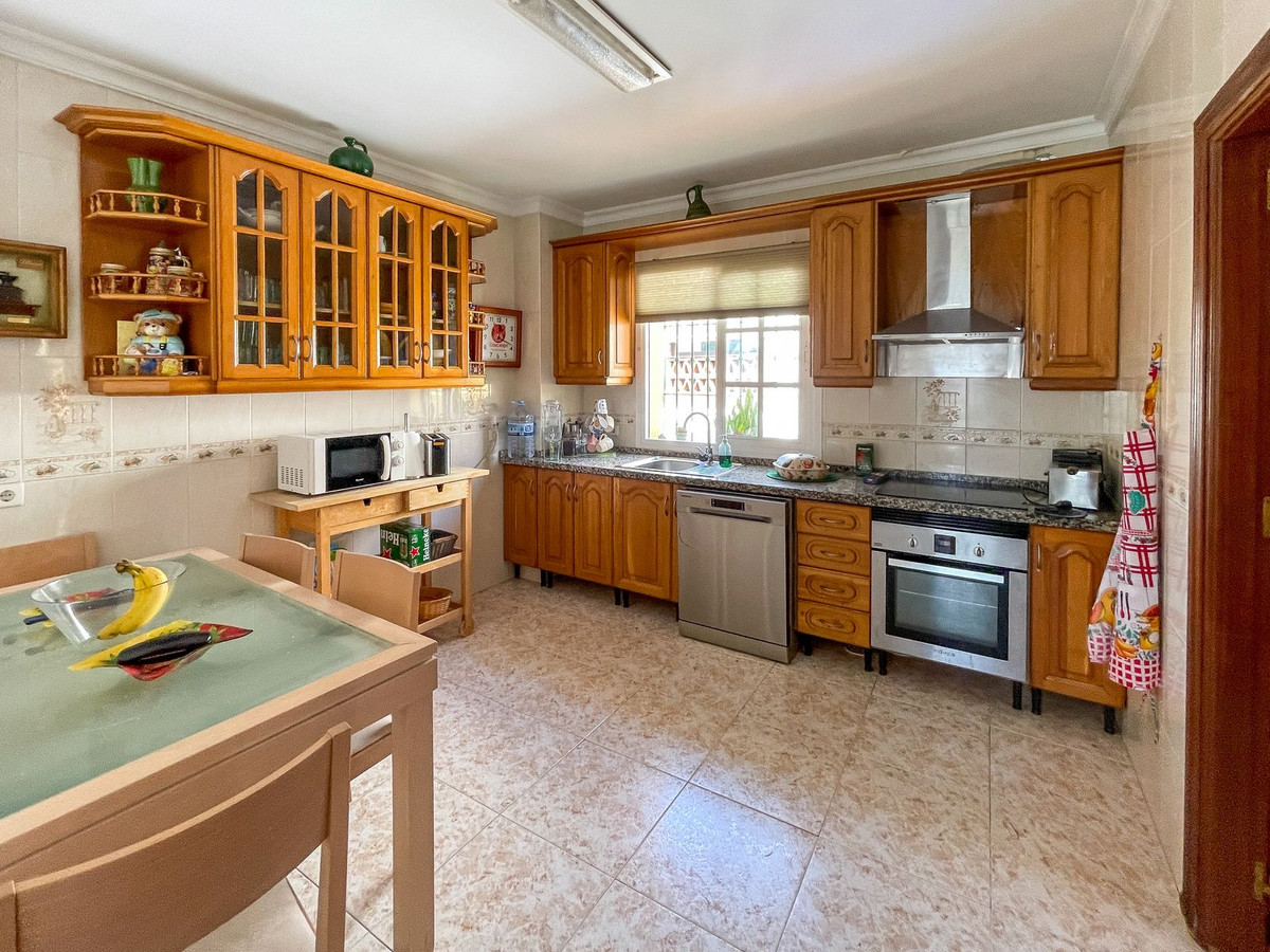 4 Bed Townhouse for sale in El Coto Costa Del Sol, Málaga, Spain