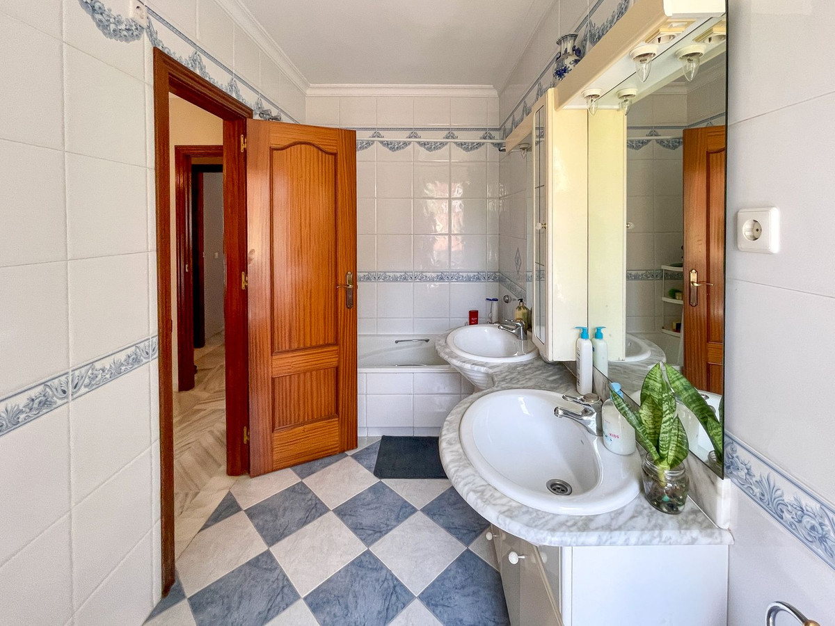 4 Bed Townhouse for sale in El Coto Costa Del Sol, Málaga, Spain