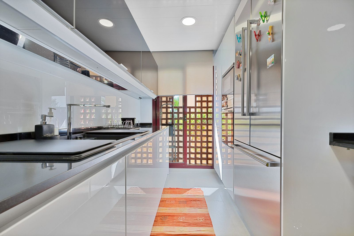 3 Bed Apartment for sale in San Pedro De Alcántara Costa Del Sol, Málaga, Spain
