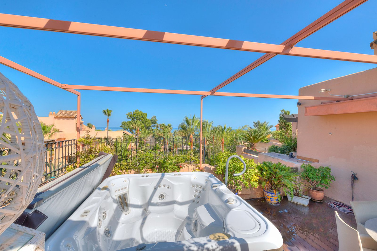 3 Bed Apartment for sale in San Pedro De Alcántara Costa Del Sol, Málaga, Spain