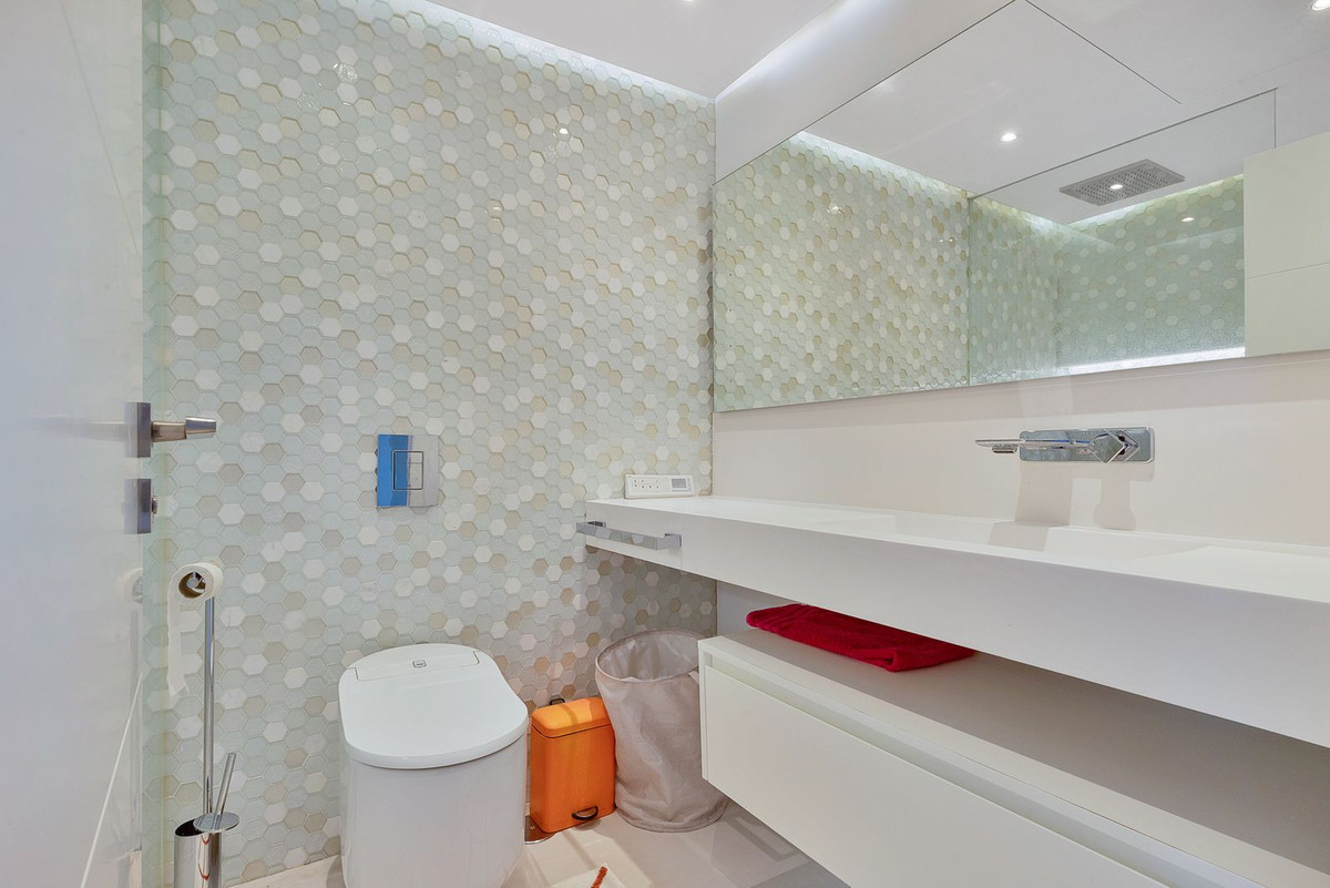 3 Bed Apartment for sale in San Pedro De Alcántara Costa Del Sol, Málaga, Spain