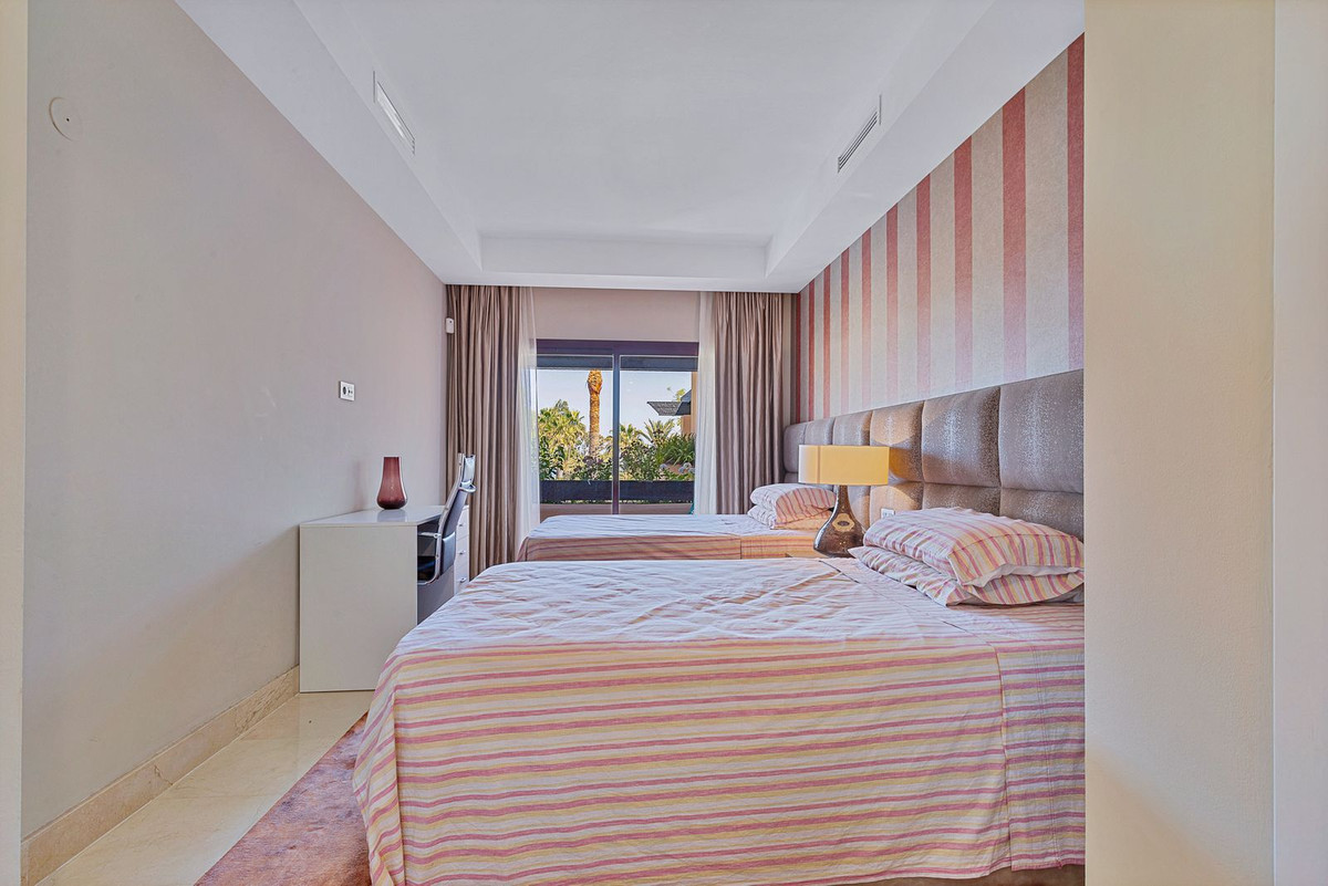 3 Bed Apartment for sale in San Pedro De Alcántara Costa Del Sol, Málaga, Spain