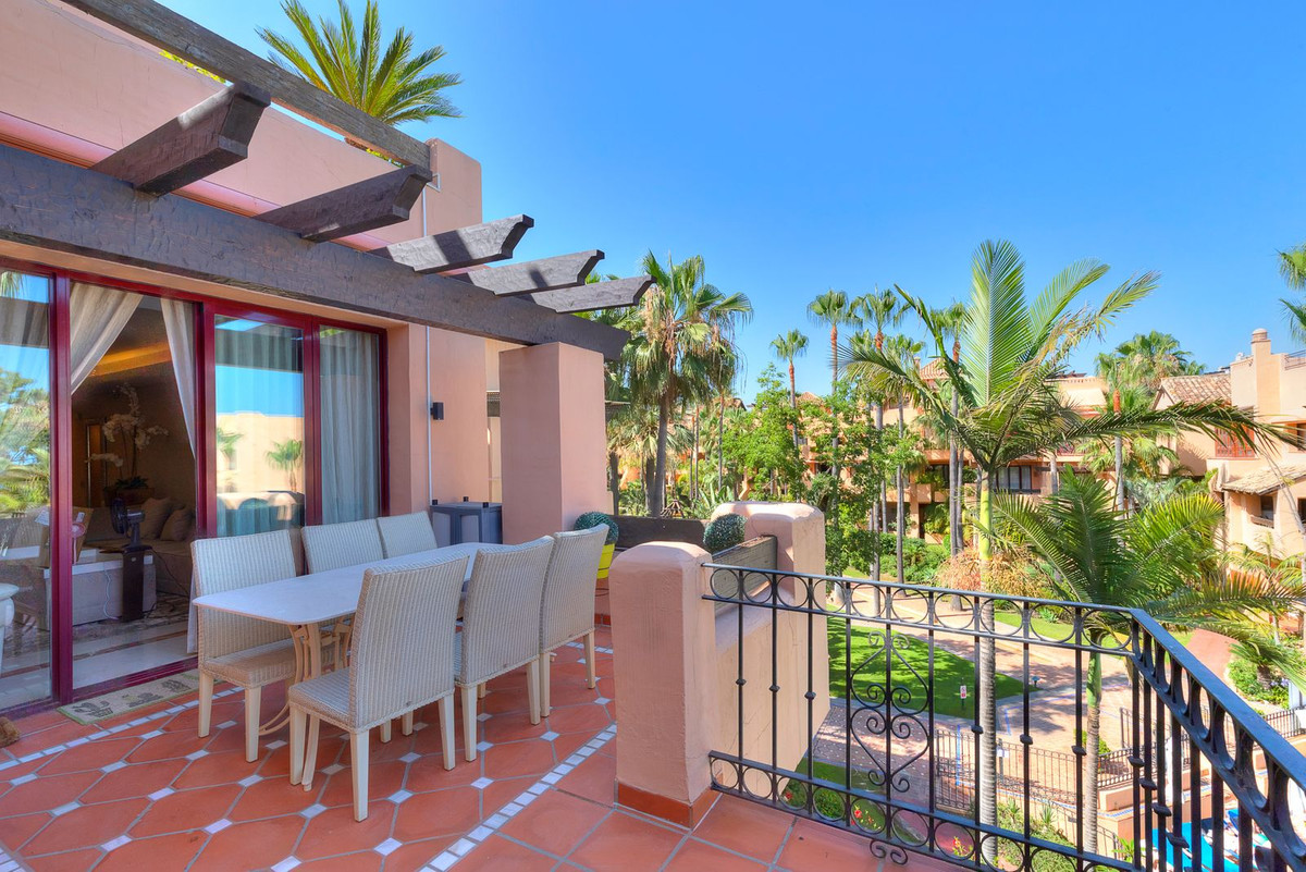 3 Bed Apartment for sale in San Pedro De Alcántara Costa Del Sol, Málaga, Spain