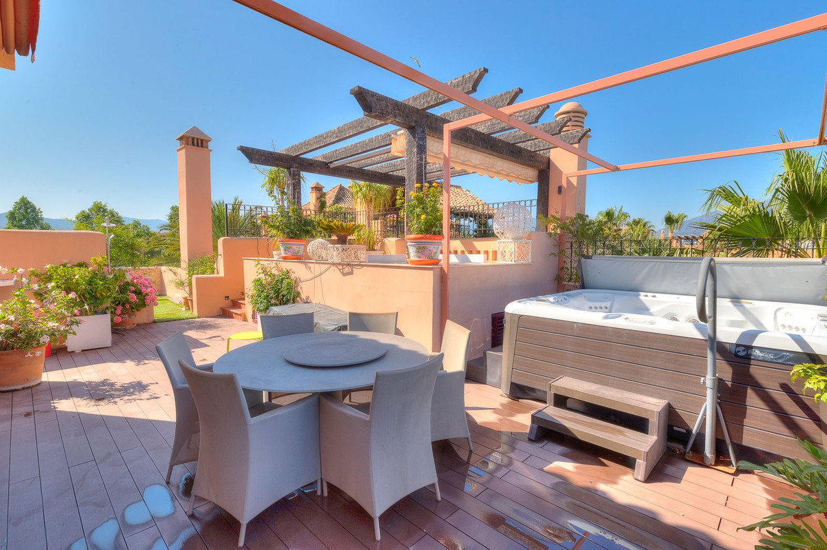 3 Bed Apartment for sale in San Pedro De Alcántara Costa Del Sol, Málaga, Spain