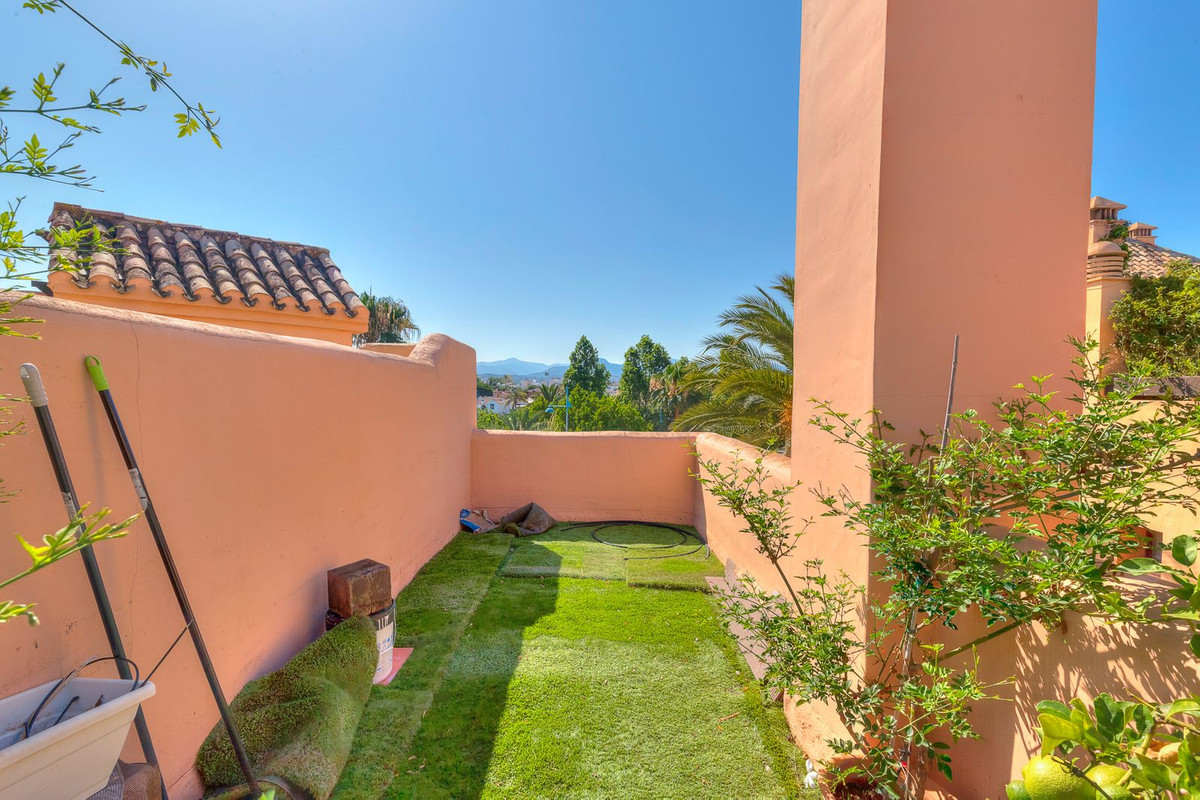 3 Bed Apartment for sale in San Pedro De Alcántara Costa Del Sol, Málaga, Spain