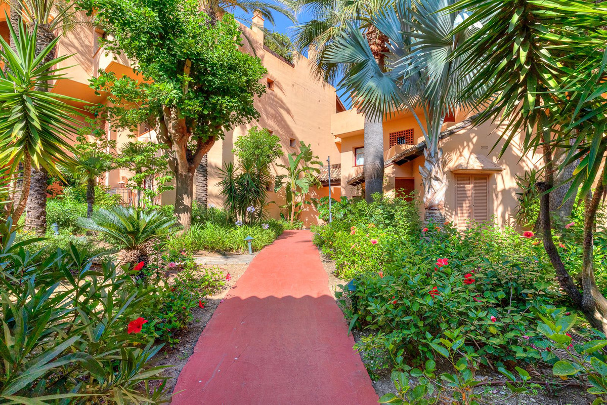 3 Bed Apartment for sale in San Pedro De Alcántara Costa Del Sol, Málaga, Spain