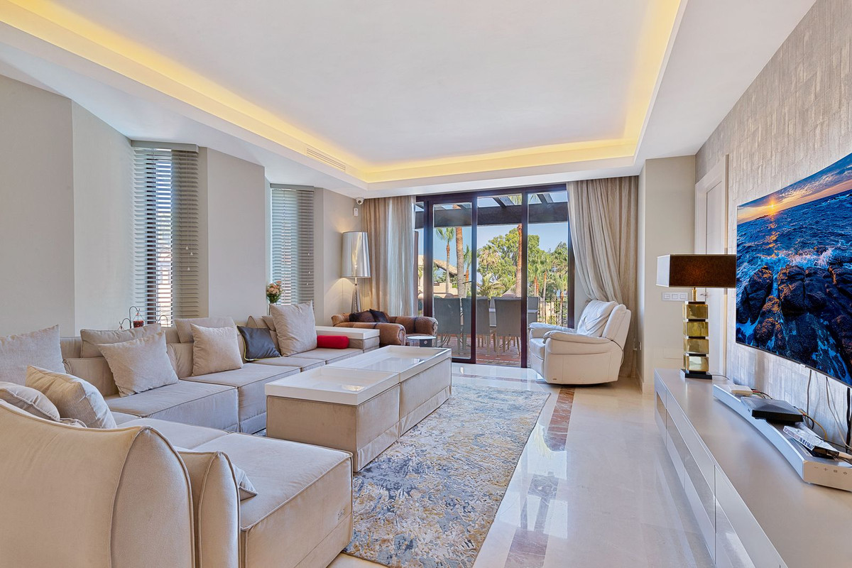 3 Bed Apartment for sale in San Pedro De Alcántara Costa Del Sol, Málaga, Spain